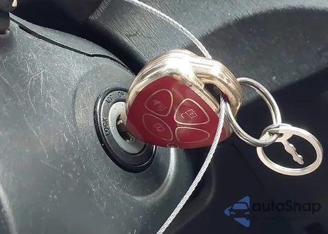 2013 Toyota Yaris Le z USA, uszkodzony, nr VIN JTDKTUD32DD551640